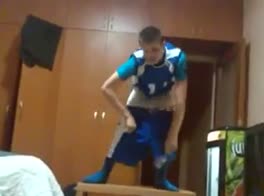 Straight guys get together and bounce their dicks around as they…